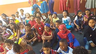 Escola Carlos Murion – ECM realizou hoje, (08/10), pela manhã e à tarde, “oficinas de resgate de brincadeiras infantis” para seus alunos.