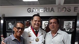 Cidade da Luz,  presente a homenagem.